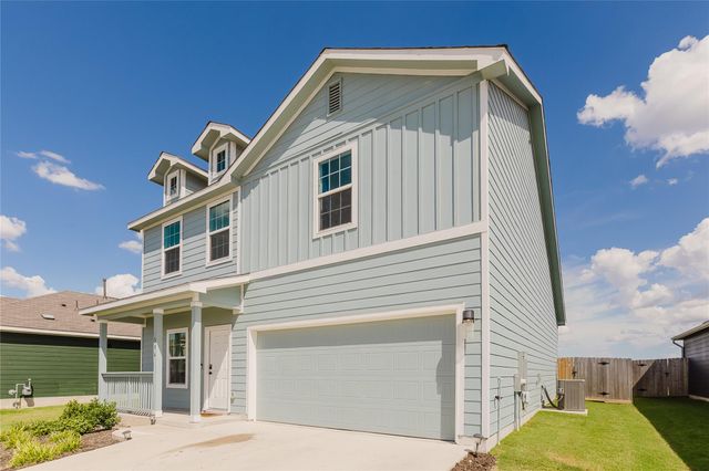 504 N Thunderstorm Ave, Lockhart, TX 78644