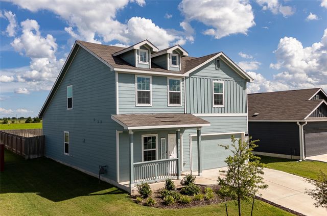 504 N Thunderstorm Ave, Lockhart, TX 78644