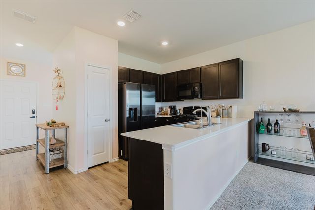 504 N Thunderstorm Ave, Lockhart, TX 78644