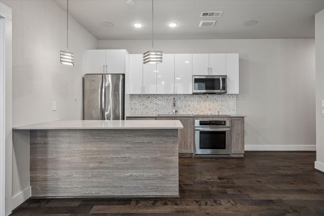 4819 Caroline Street 104, Houston, TX 77004