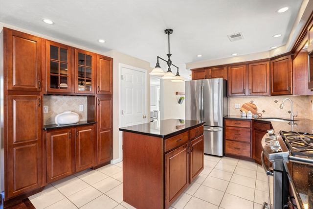 53 Mansfield St, Weymouth, MA 02190
