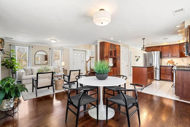 53 Mansfield St, Weymouth, MA 02190