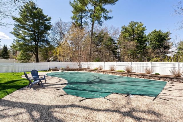 53 Mansfield St, Weymouth, MA 02190