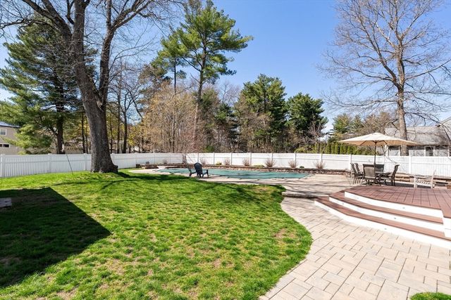 53 Mansfield St, Weymouth, MA 02190