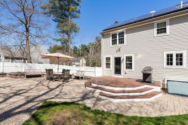 53 Mansfield St, Weymouth, MA 02190