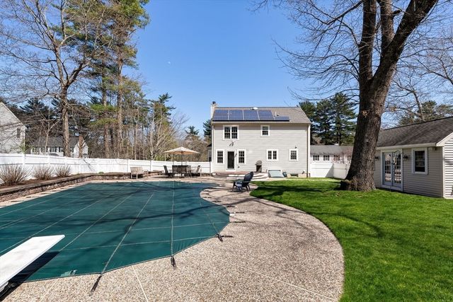 53 Mansfield St, Weymouth, MA 02190