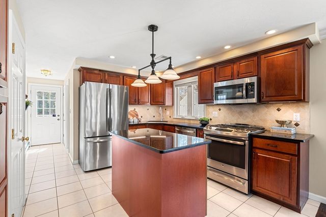 53 Mansfield St, Weymouth, MA 02190