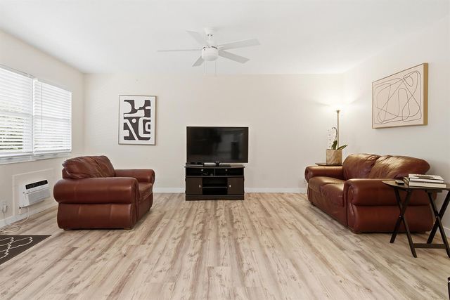 142 Norwich F, West Palm Beach, FL 33417