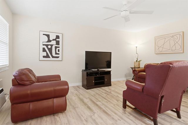 142 Norwich F, West Palm Beach, FL 33417