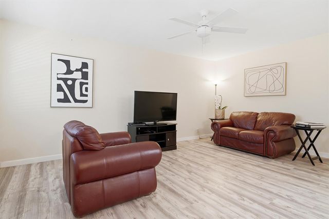 142 Norwich F, West Palm Beach, FL 33417