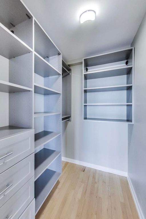 Image 13 of property listing at 2800 N Lake Shore Drive 2414, Chicago, IL 60657