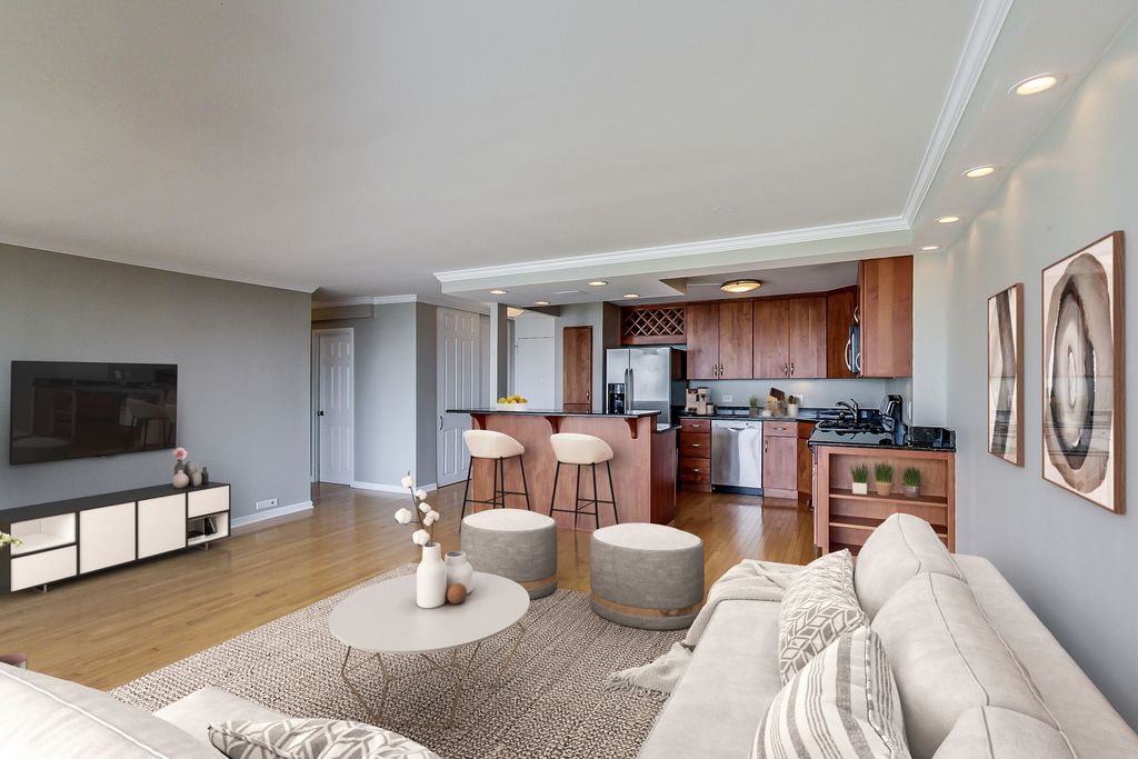 Image 6 of property listing at 2800 N Lake Shore Drive 2414, Chicago, IL 60657