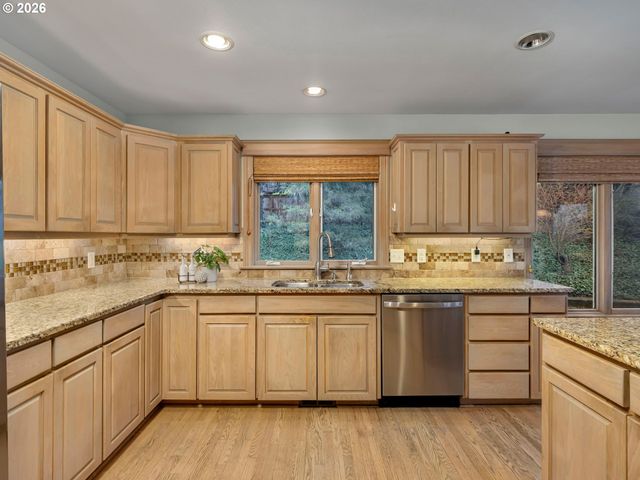 16635 Se SUNRIDGE Ln, Milwaukie, OR 97267