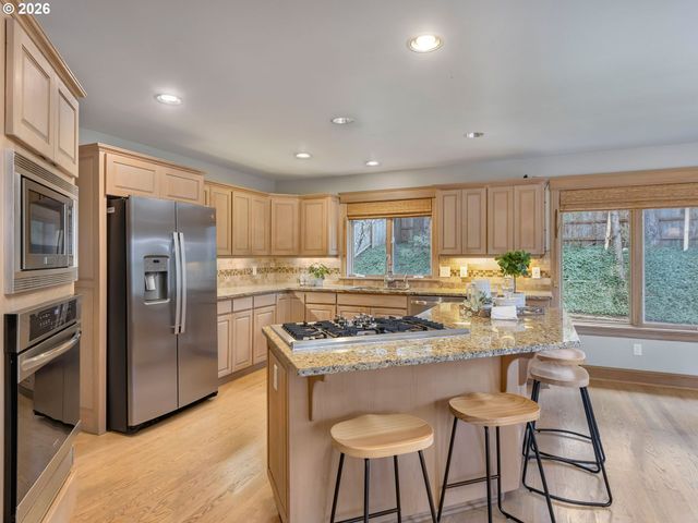 16635 Se SUNRIDGE Ln, Milwaukie, OR 97267