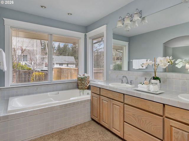 16635 Se SUNRIDGE Ln, Milwaukie, OR 97267