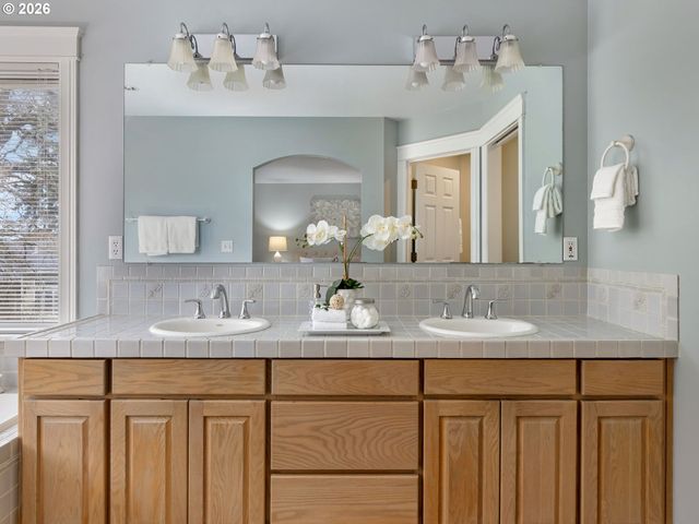 16635 Se SUNRIDGE Ln, Milwaukie, OR 97267