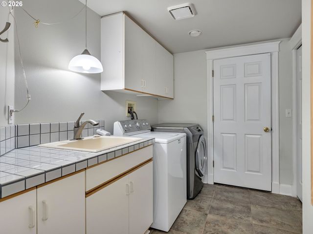 16635 Se SUNRIDGE Ln, Milwaukie, OR 97267