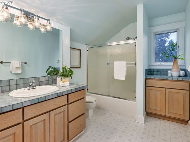 16635 Se SUNRIDGE Ln, Milwaukie, OR 97267