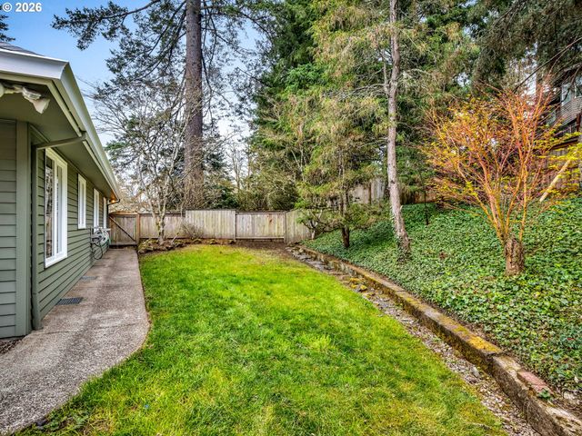 16635 Se SUNRIDGE Ln, Milwaukie, OR 97267