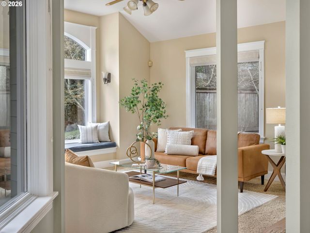 16635 Se SUNRIDGE Ln, Milwaukie, OR 97267