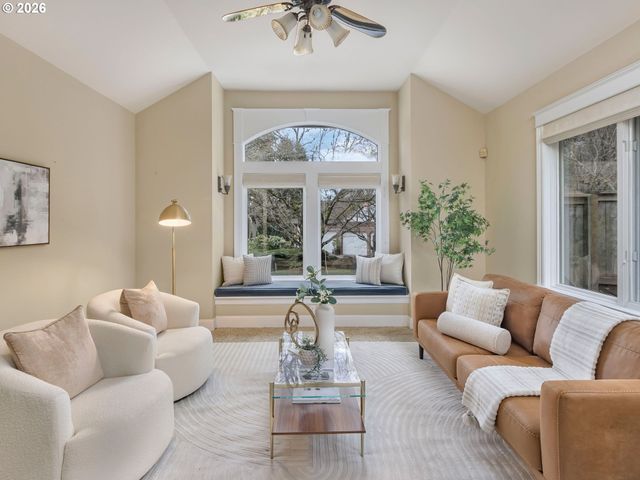 16635 Se SUNRIDGE Ln, Milwaukie, OR 97267