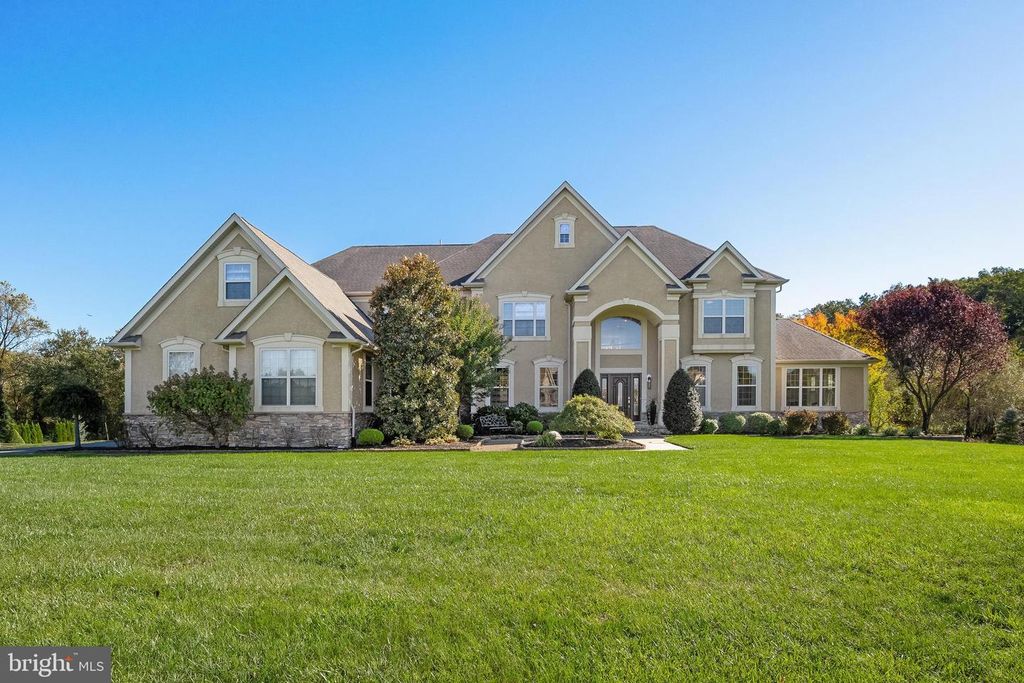 211 EMERALD LN, Mullica Hill, NJ 08062
