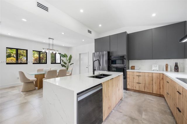 1207 Columbus Blvd, Coral Gables, FL 33134