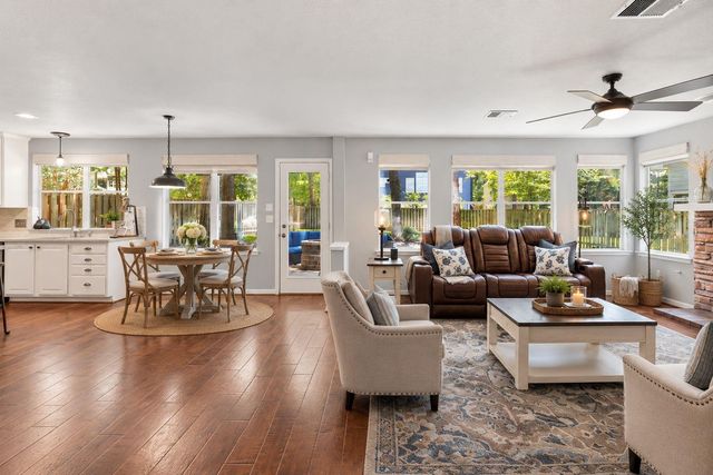 106 Autumn Branch Drive, The Woodlands, TX 77382