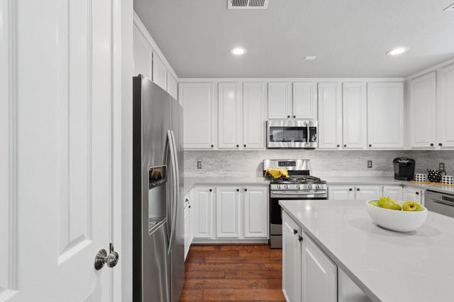 106 Autumn Branch Drive, The Woodlands, TX 77382