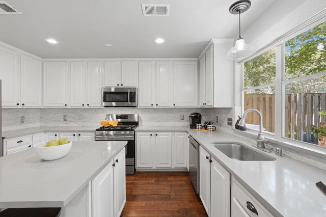106 Autumn Branch Drive, The Woodlands, TX 77382