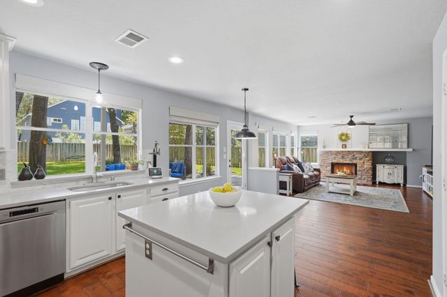 106 Autumn Branch Drive, The Woodlands, TX 77382