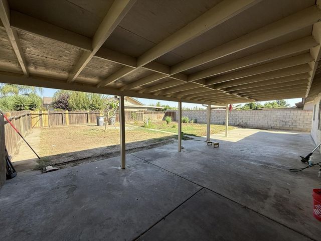 5035 E Belgravia Avenue, Fresno, CA 93725