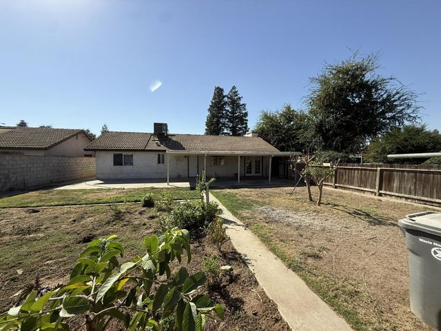 5035 E Belgravia Avenue, Fresno, CA 93725