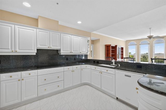 288 BEACH DRIVE NE 4B, St Petersburg, FL 33701