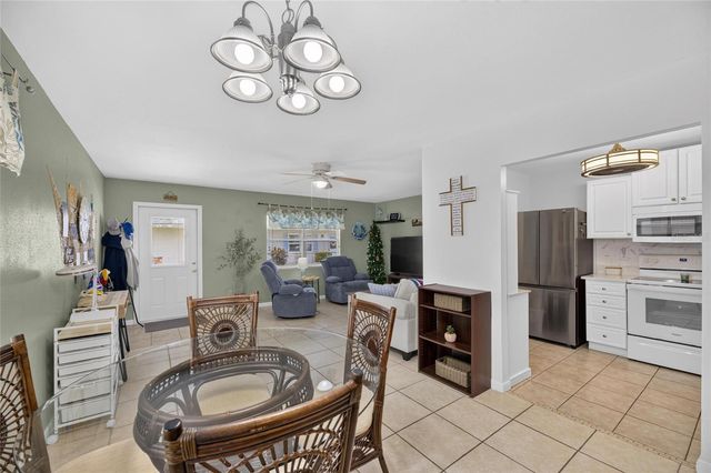 402 DORCHESTER PLACE 31, Sun City Center, FL 33573