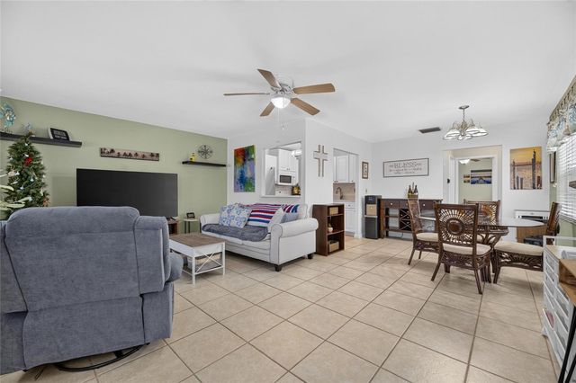 402 DORCHESTER PLACE 31, Sun City Center, FL 33573