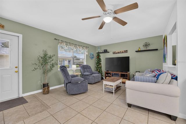 402 DORCHESTER PLACE 31, Sun City Center, FL 33573