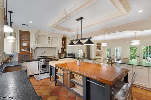 3 Laurel Ln, Chester Twp., NJ 07930