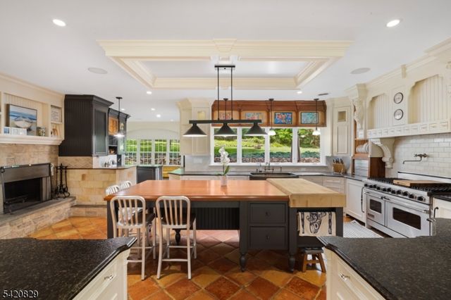 3 Laurel Ln, Chester Twp., NJ 07930