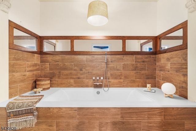 3 Laurel Ln, Chester Twp., NJ 07930