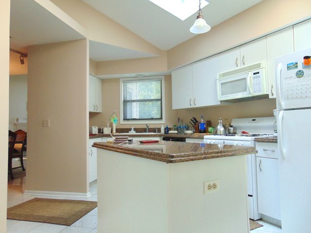 858 N Auburn Woods Drive, Palatine, IL 60067
