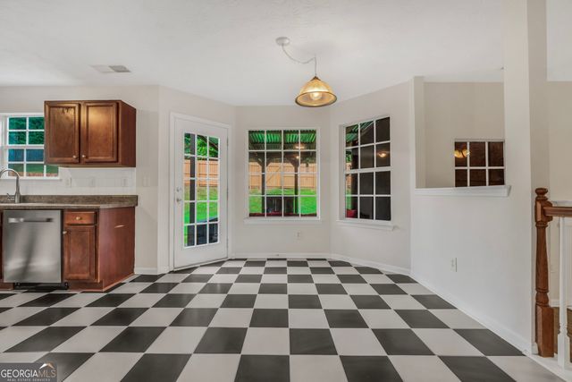 81 Saint Charles Place, Sharpsburg, GA 30277
