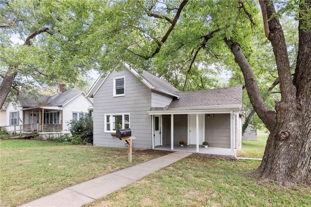 1207 S 2nd Street, Leavenworth, KS 66048