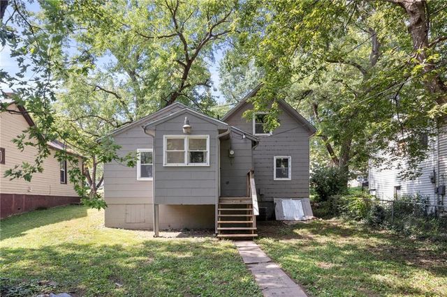 1207 S 2nd Street, Leavenworth, KS 66048