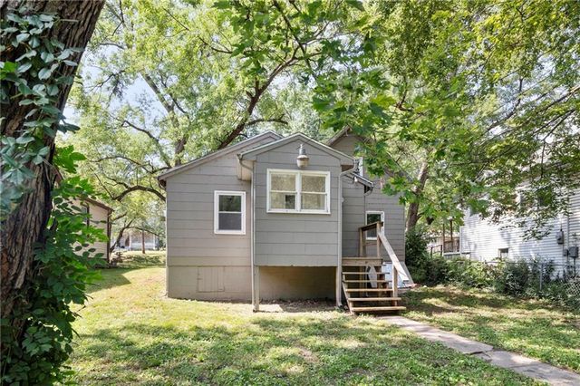 1207 S 2nd Street, Leavenworth, KS 66048