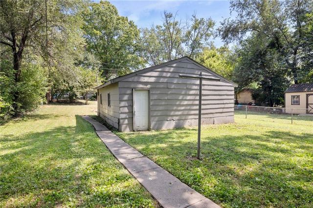 1207 S 2nd Street, Leavenworth, KS 66048