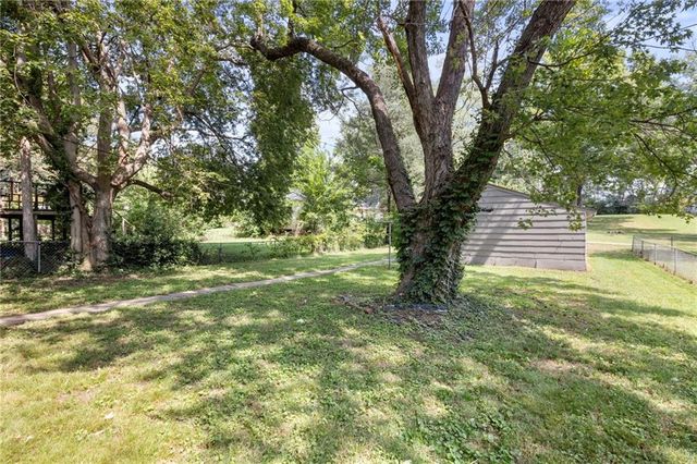 1207 S 2nd Street, Leavenworth, KS 66048