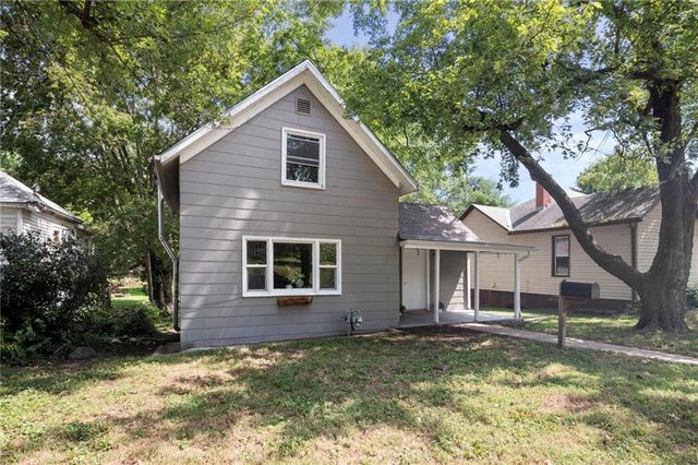 1207 S 2nd Street, Leavenworth, KS 66048