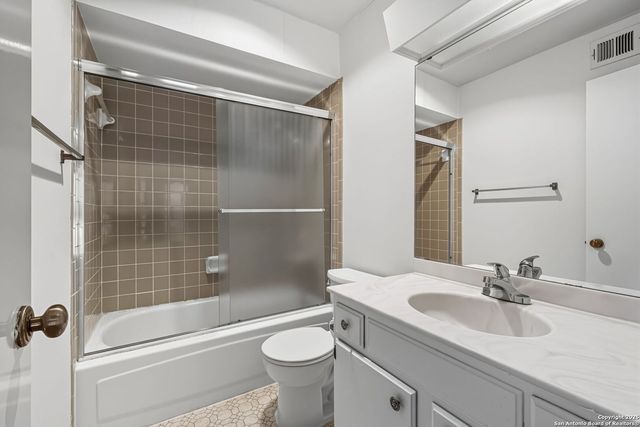 8702 Village Dr Apt 1304, San Antonio, TX 78217