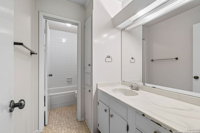 8702 Village Dr Apt 1304, San Antonio, TX 78217